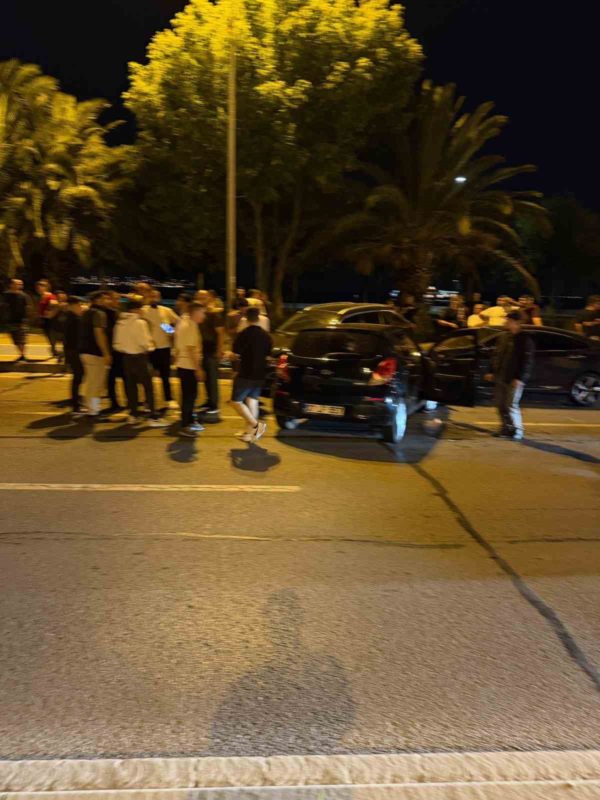 Maltepe’de ters yöne giren otomobil, park halindeki iki araca çarptı: 1 yaralı