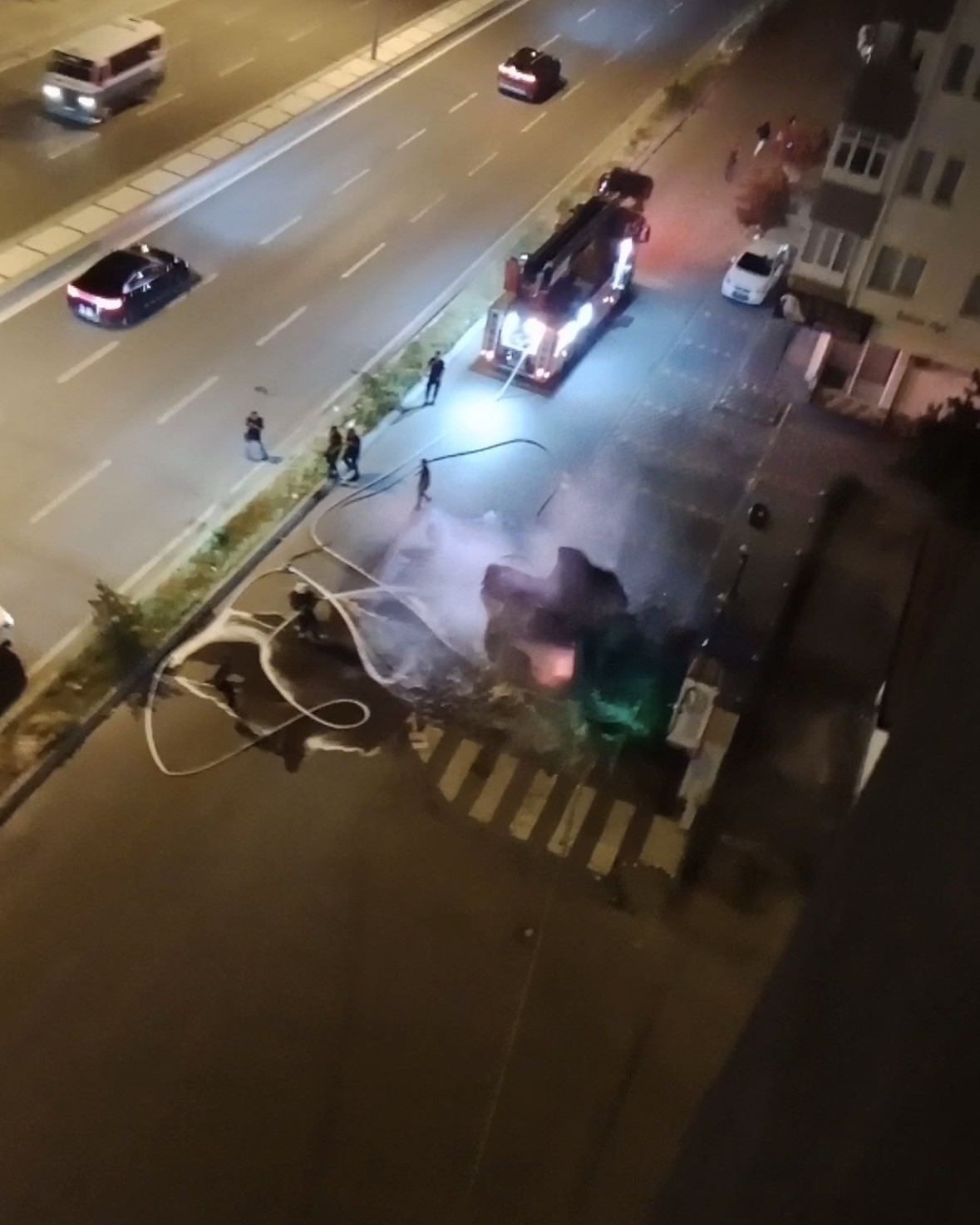 Kayseri’de alev alan elektrikli araç bomba gibi patladı... O anlar kamerada