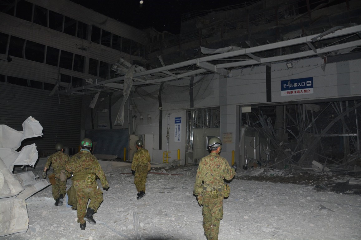 Japonya’yı vuran 7.1’lik depremde ölü sayısı en az 13’e yükseldi