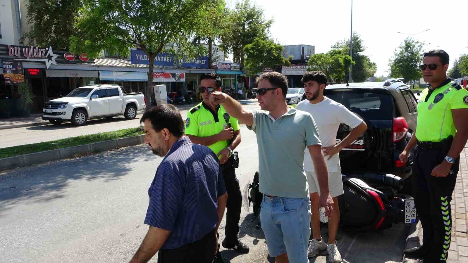 Otomobille çarpıştı, motosikletiyle birlikte metrelerce sürüklendi