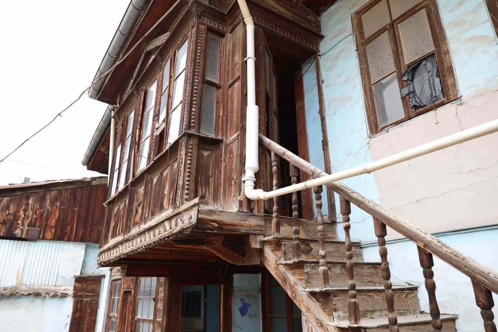 Tarihi Şerbetçioğlu Konağı’nda restorasyon çalışmaları başladı