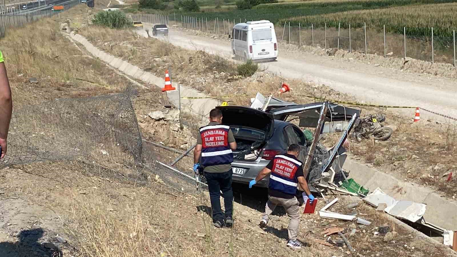 Aydın-Denizli otoyolunda ilginç kaza: Otobanda araç yoldan çıktı, kulübesinde bekleyen bekçi kazada hayatını kaybetti