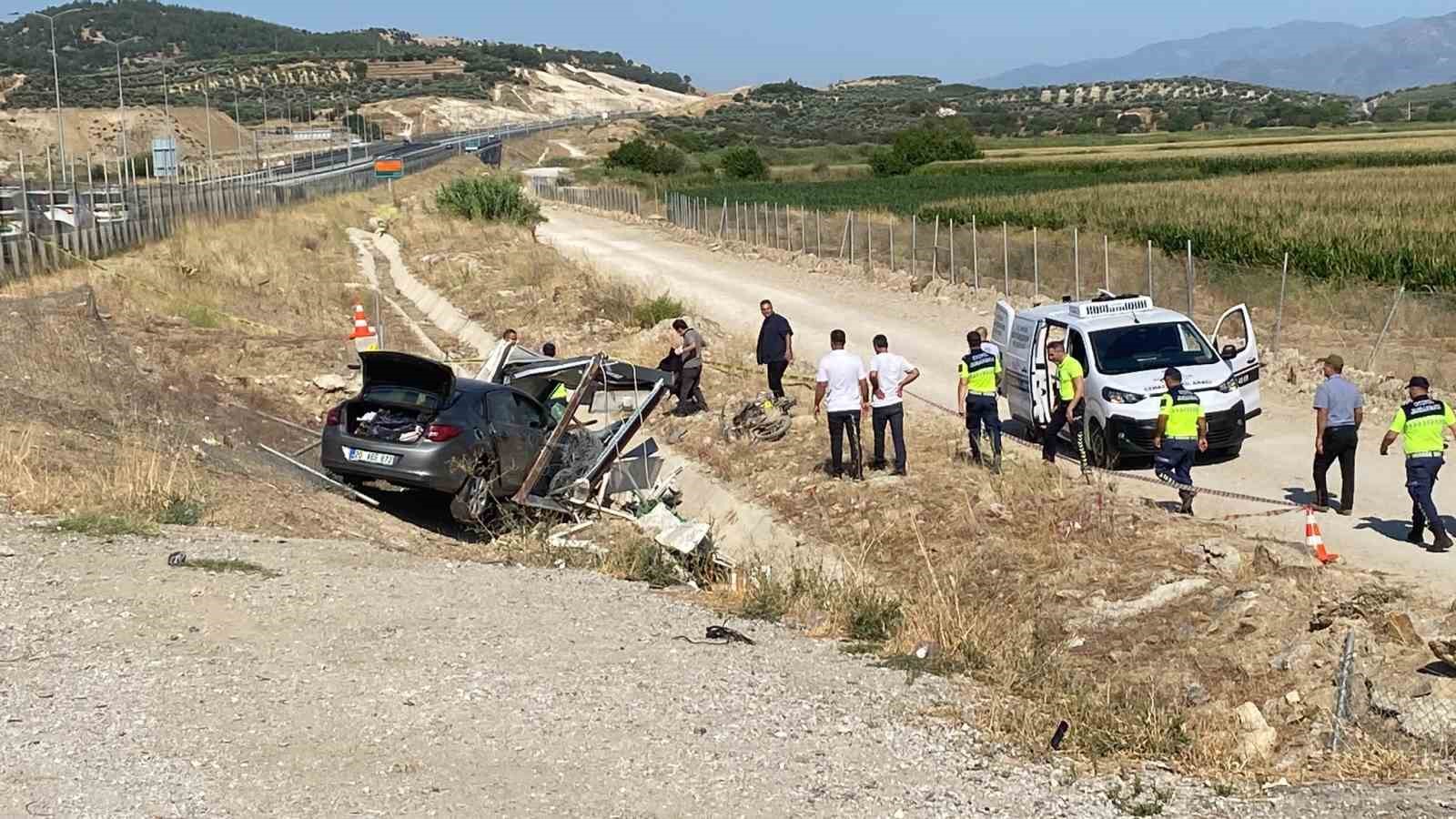 Aydın-Denizli otoyolunda ilginç kaza: Otobanda araç yoldan çıktı, kulübesinde bekleyen bekçi kazada hayatını kaybetti