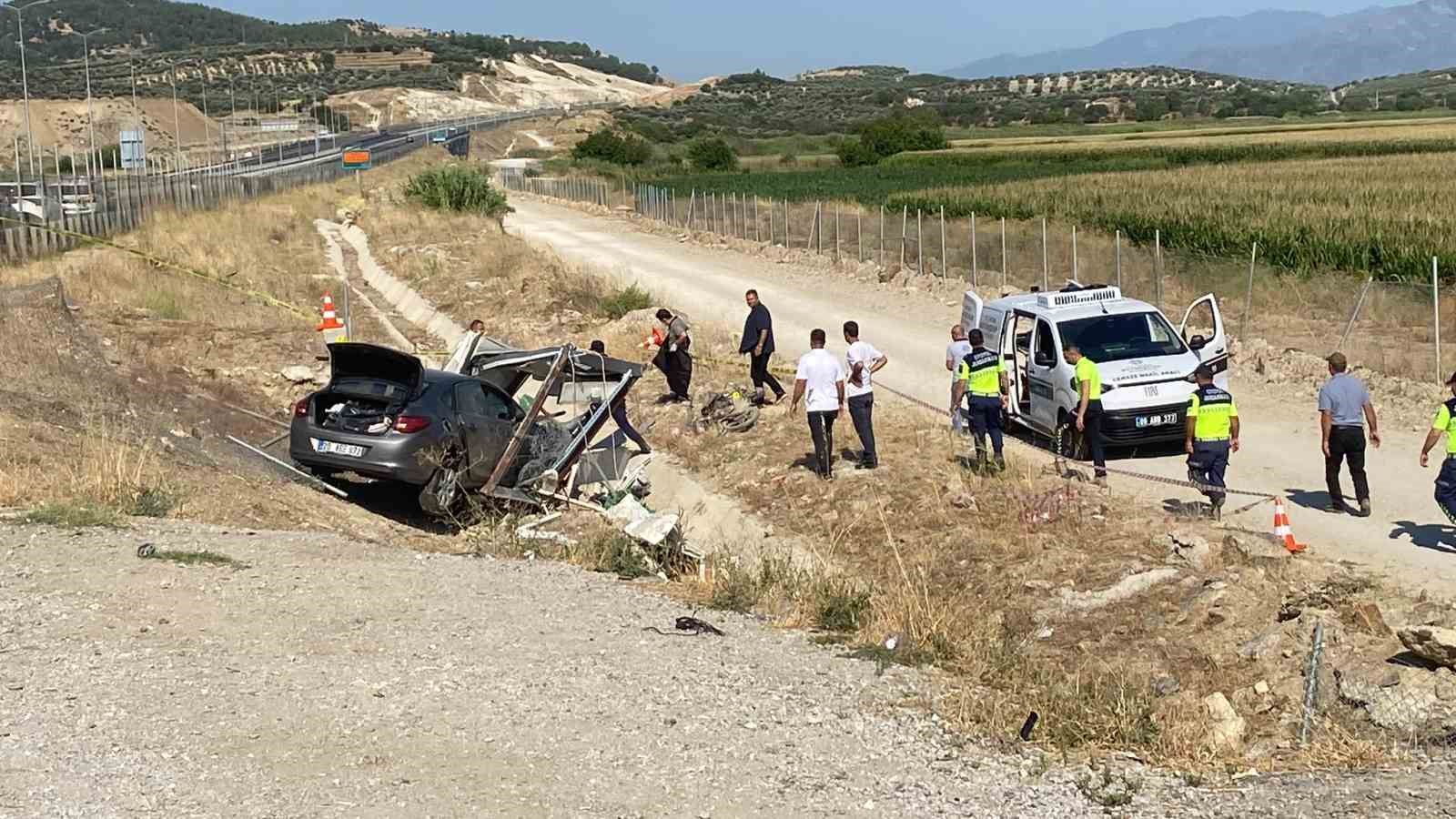Aydın-Denizli otoyolunda ilginç kaza: Otobanda araç yoldan çıktı, kulübesinde bekleyen bekçi kazada hayatını kaybetti