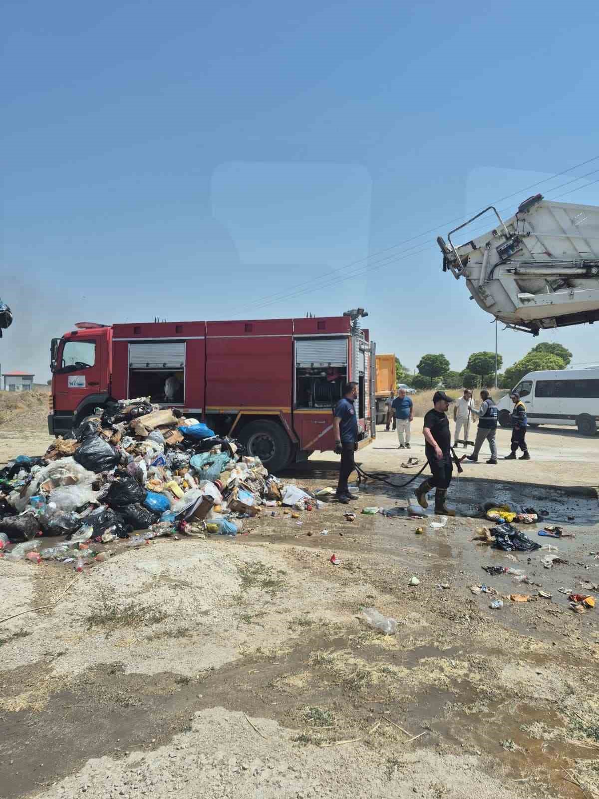 Van’da seyir halindeki çöp kamyonunda yangın