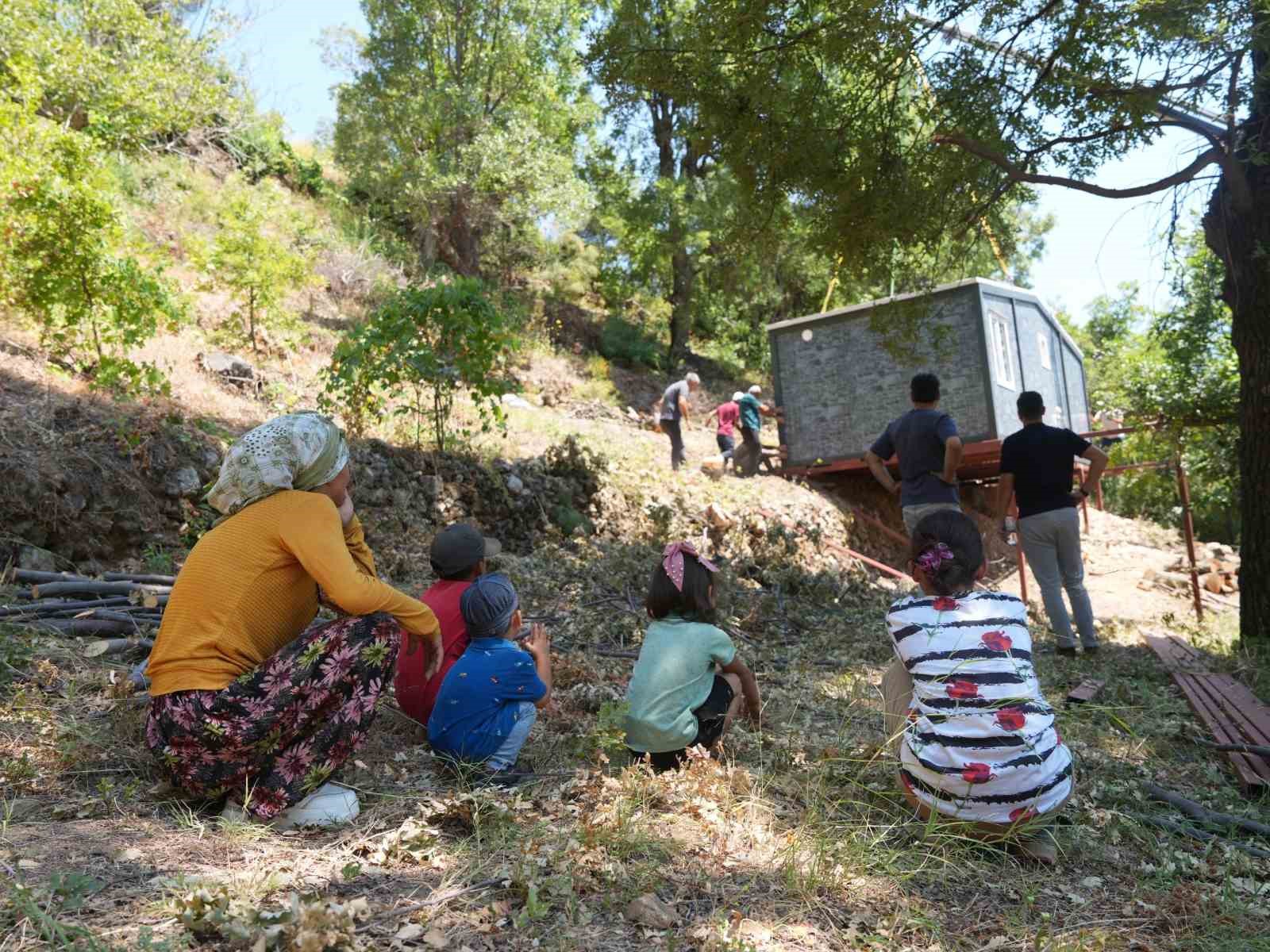 Alanya Belediyesi ve hayırsever desteğiyle ihtiyaç sahibi aileye konteyner ev