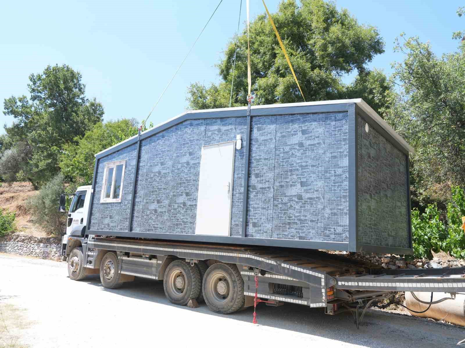 Alanya Belediyesi ve hayırsever desteğiyle ihtiyaç sahibi aileye konteyner ev