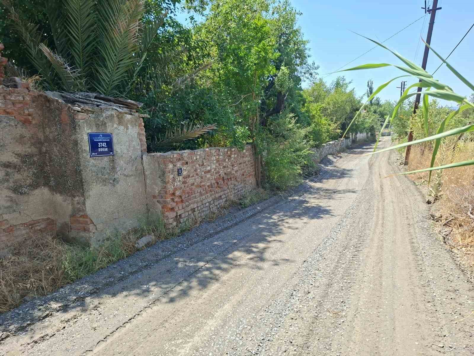 Efeler Belediyesi’nin yol çalışmaları sürüyor