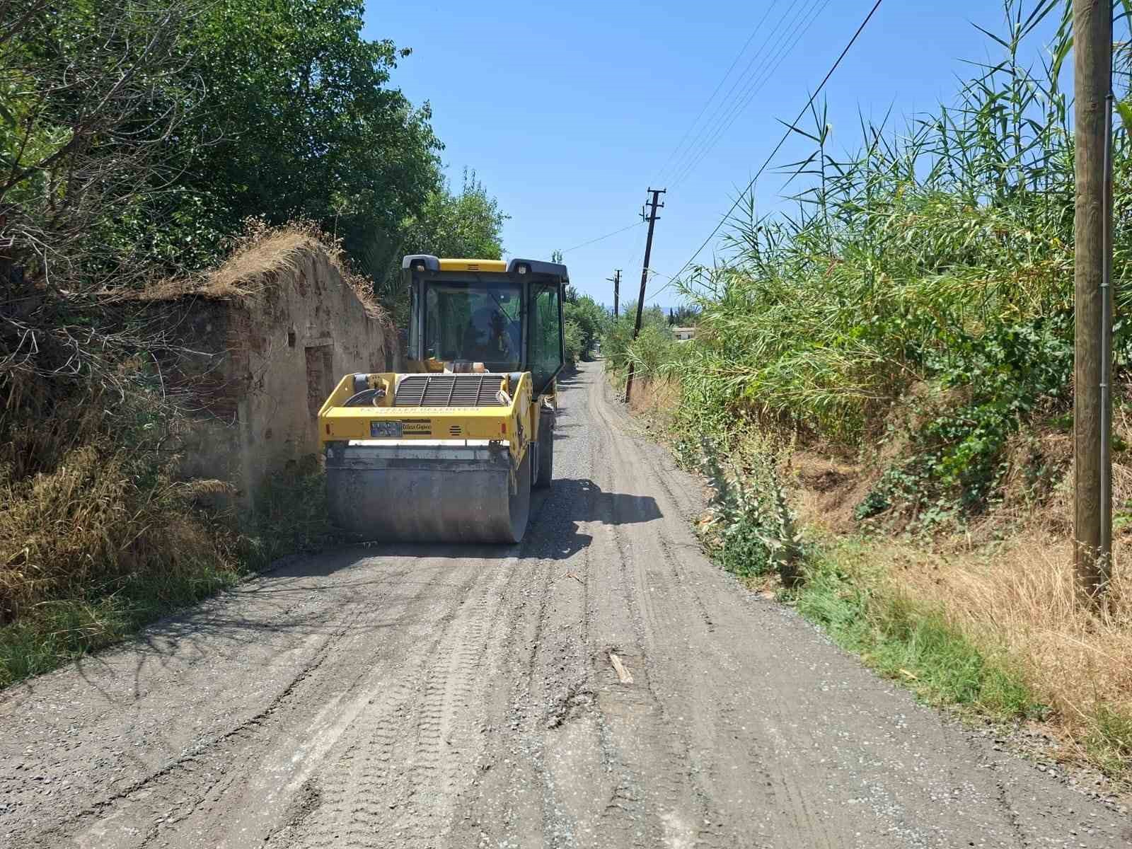 Efeler Belediyesi’nin yol çalışmaları sürüyor