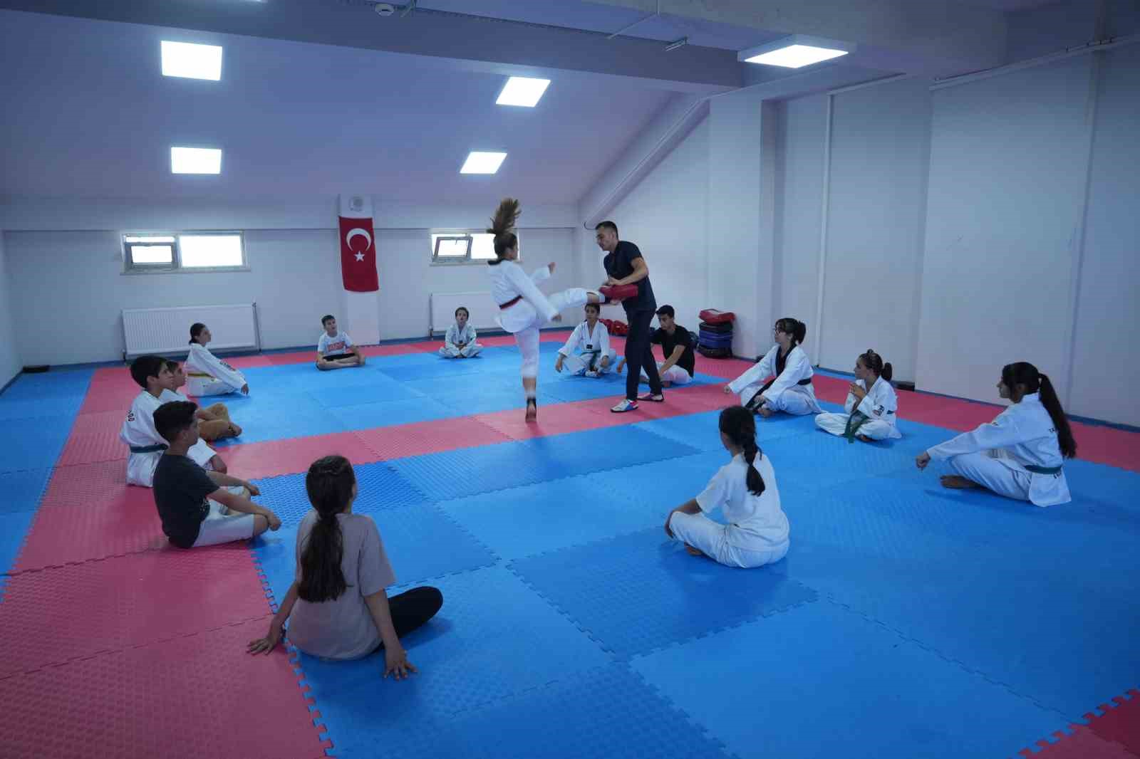 Yaz Spor Okulları’nda taekwondoya yoğun ilgi