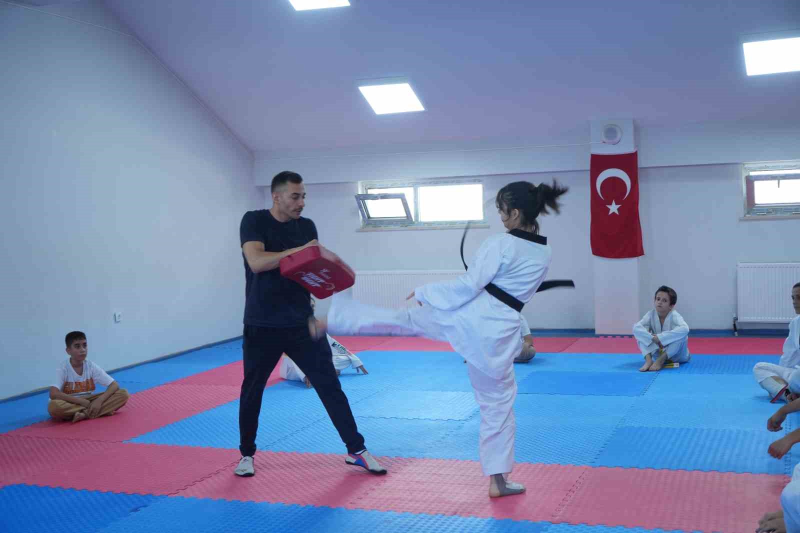 Yaz Spor Okulları’nda taekwondoya yoğun ilgi