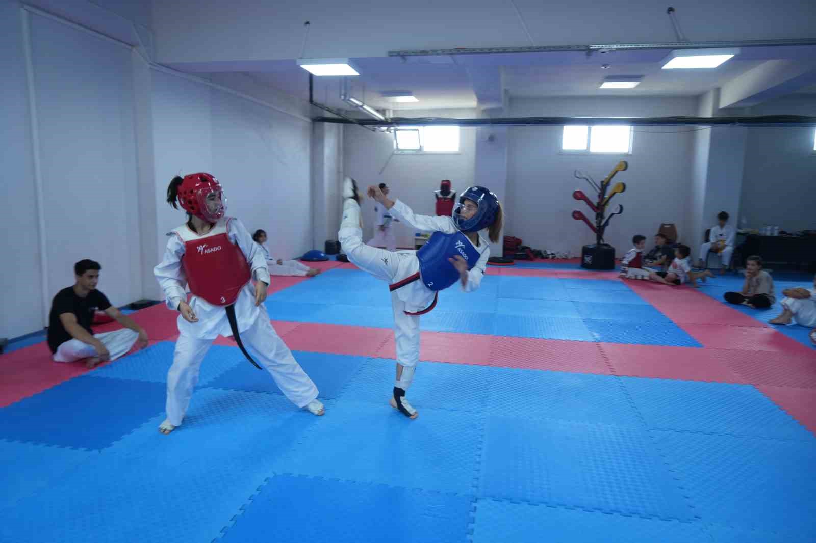 Yaz Spor Okulları’nda taekwondoya yoğun ilgi