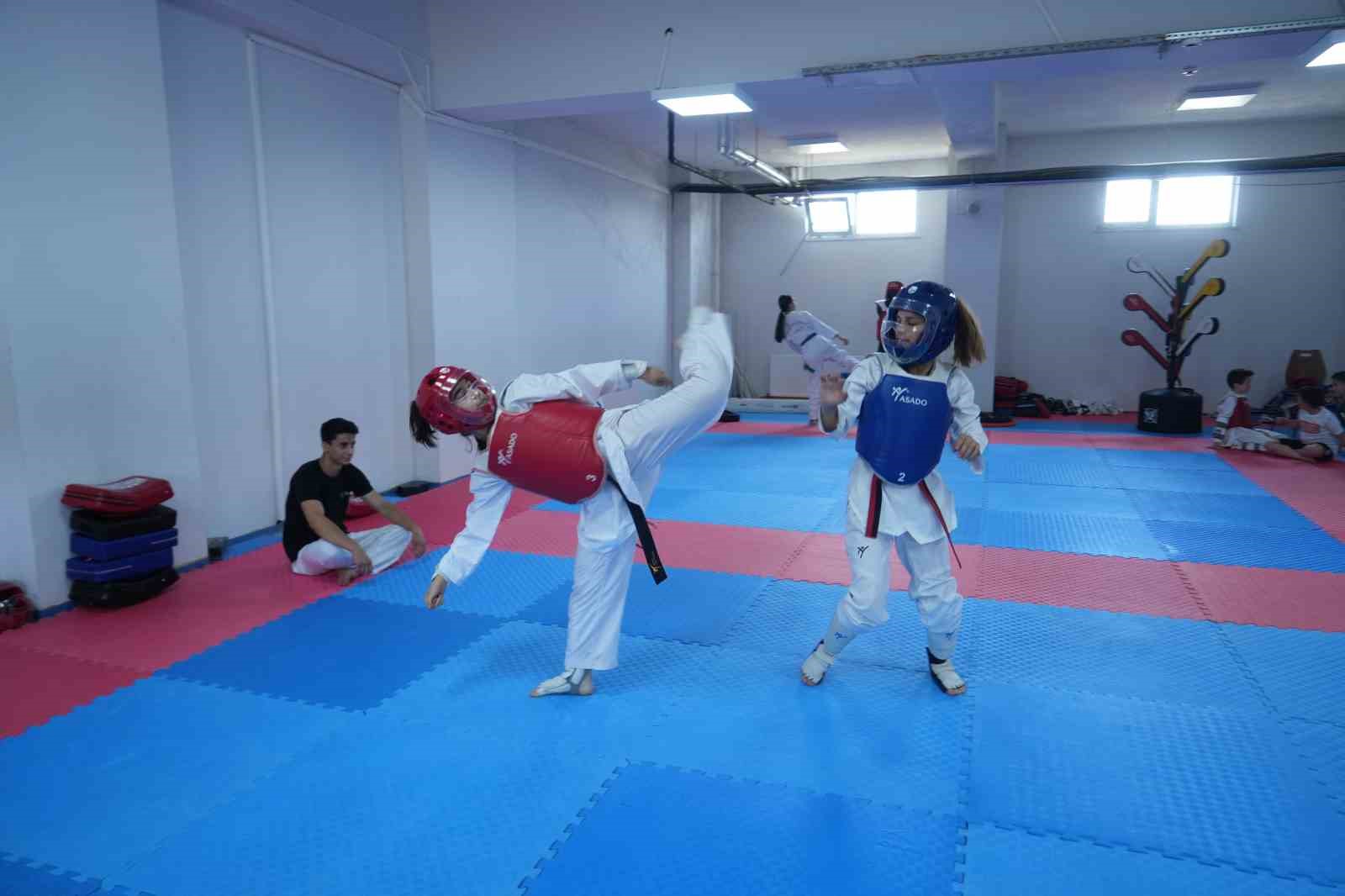 Yaz Spor Okulları’nda taekwondoya yoğun ilgi