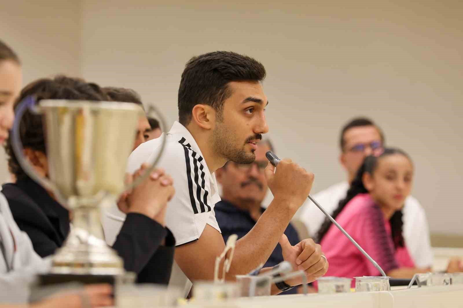 Başkan Şahin, belediyenin başarılı sporcularıyla bir araya geldi