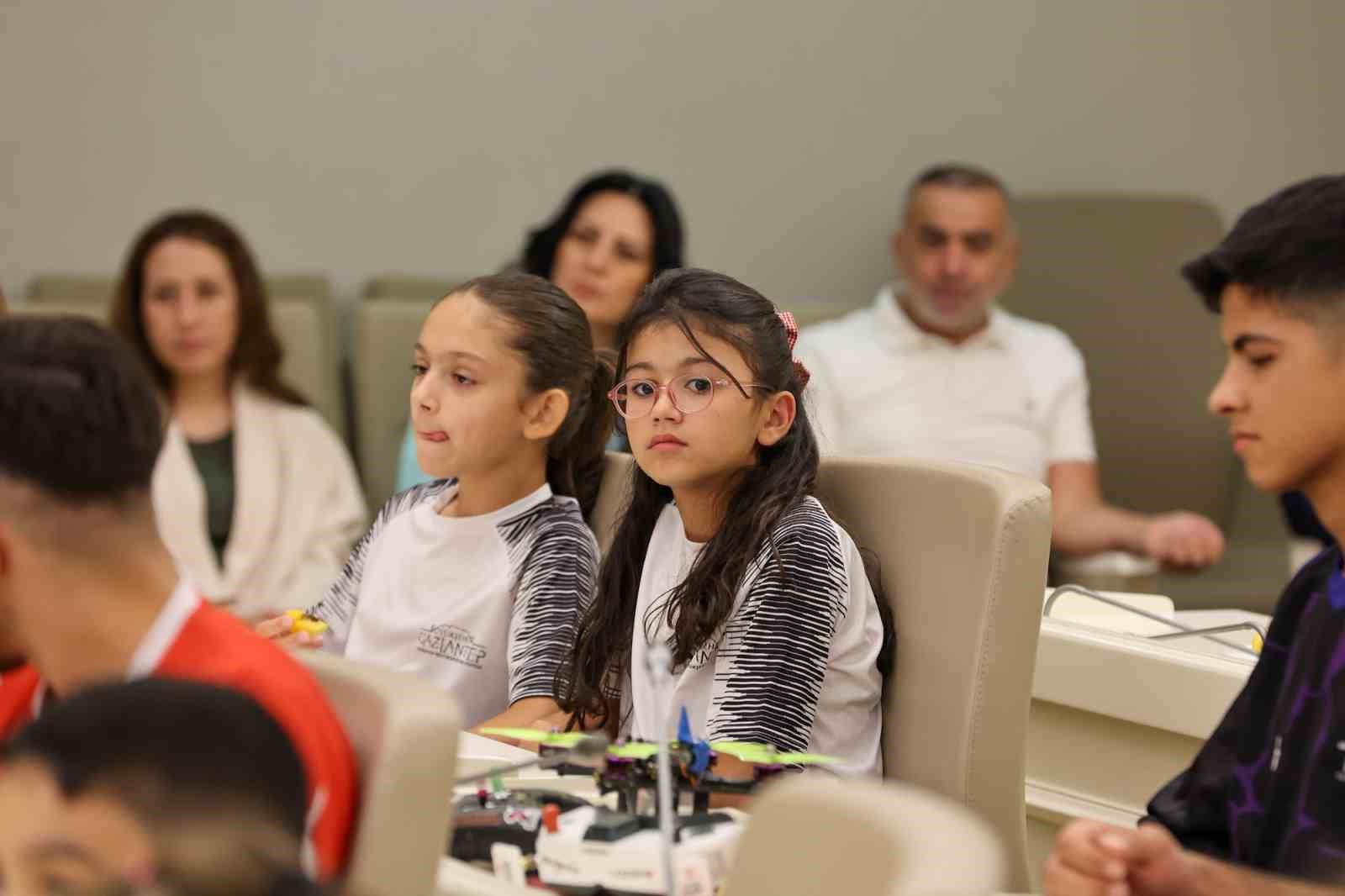Başkan Şahin, belediyenin başarılı sporcularıyla bir araya geldi