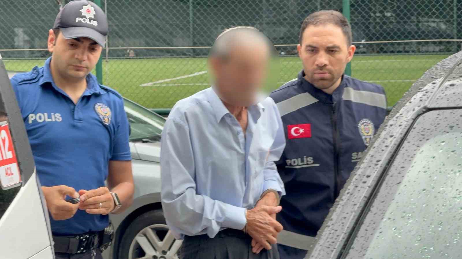Tramvayda hayasızca harekette bulunan yaşlı adama gözaltı
