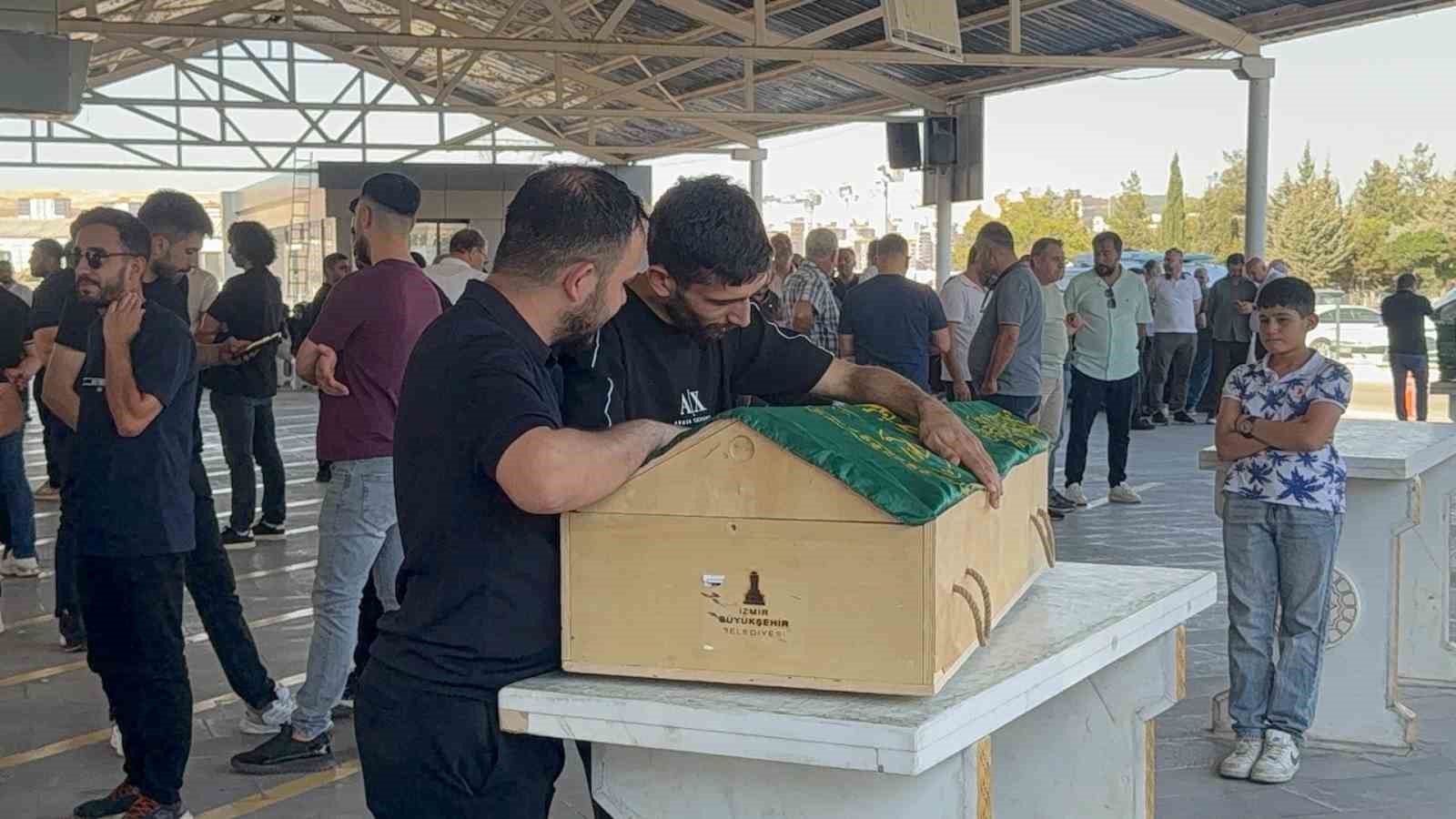 Havuzda hayatını kaybeden minik Kadir, Gaziantep’te son yolculuğuna uğurlandı