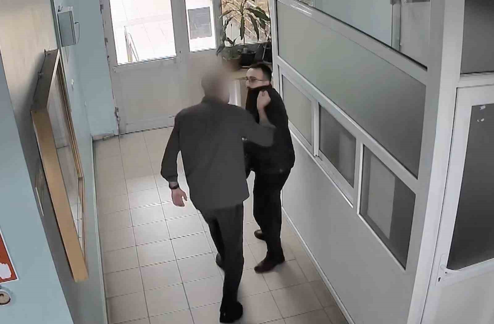 Gazeteciye tokat atan doktora adli para cezası