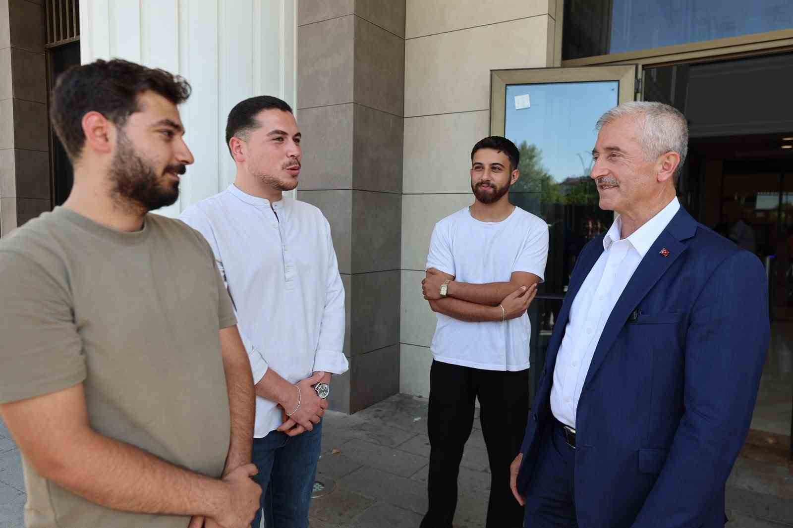 Tahmazoğlu: "Gençlerimizin her adımında yanlarındayız"