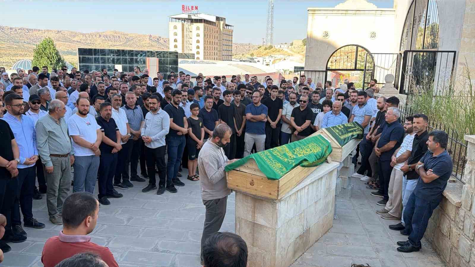 Mardin’deki kazada hayatını kaybeden 2 kişi toprağa verildi