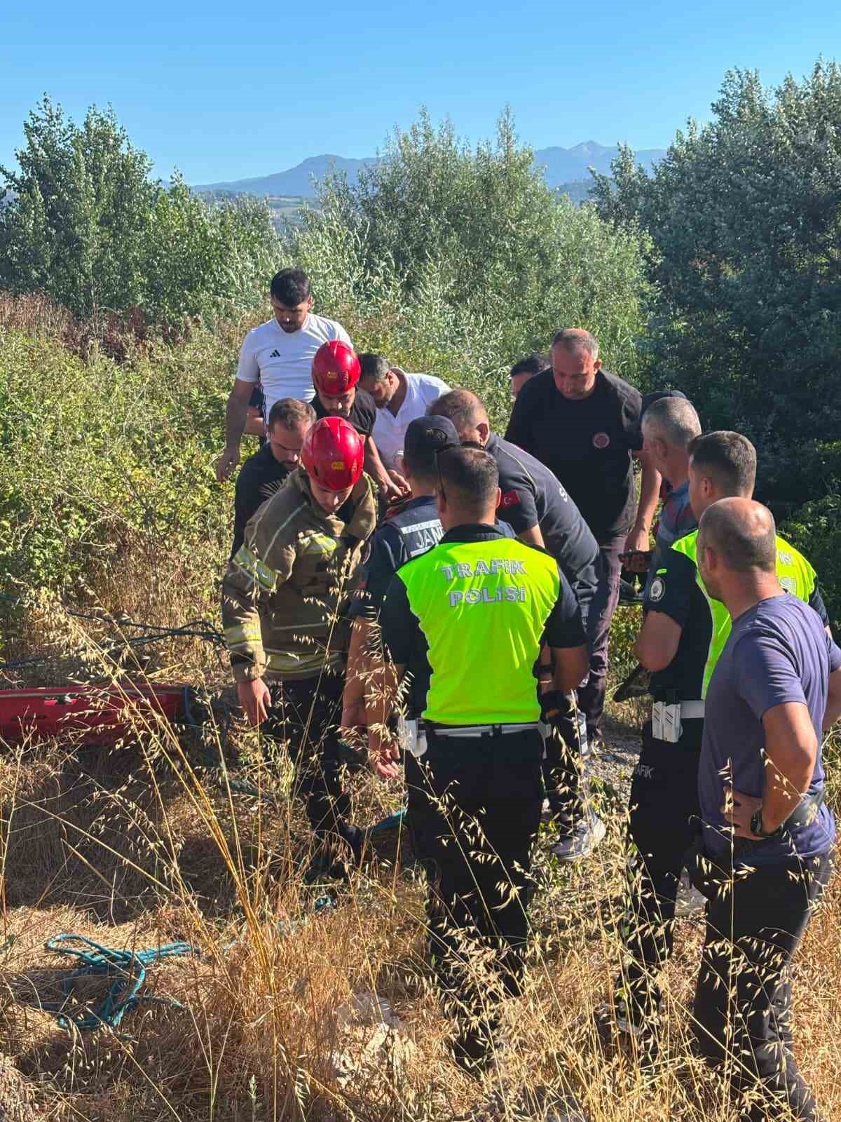 Bursa’da kontrolden çıkan motosiklet dere yatağına uçtu: 1 yaralı