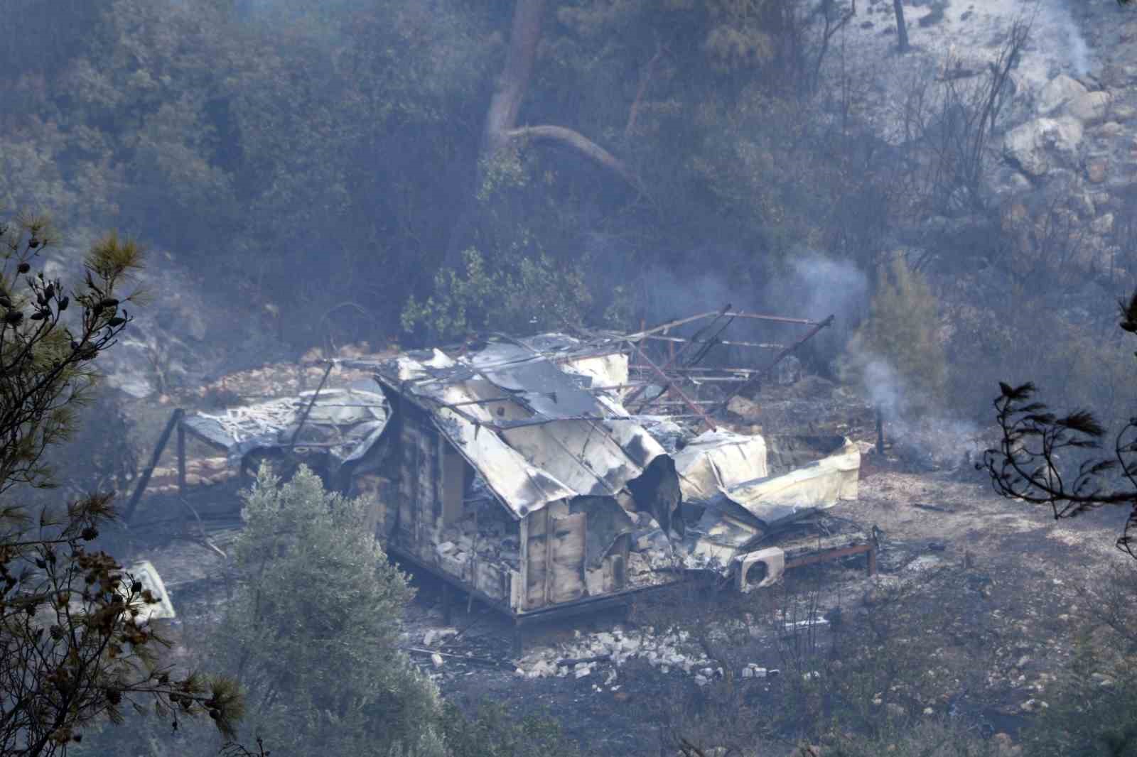 Kumluca’daki orman yangınında 10 ev kullanılamaz hale geldi: Yangına evinde yakalananlar o anları anlattı