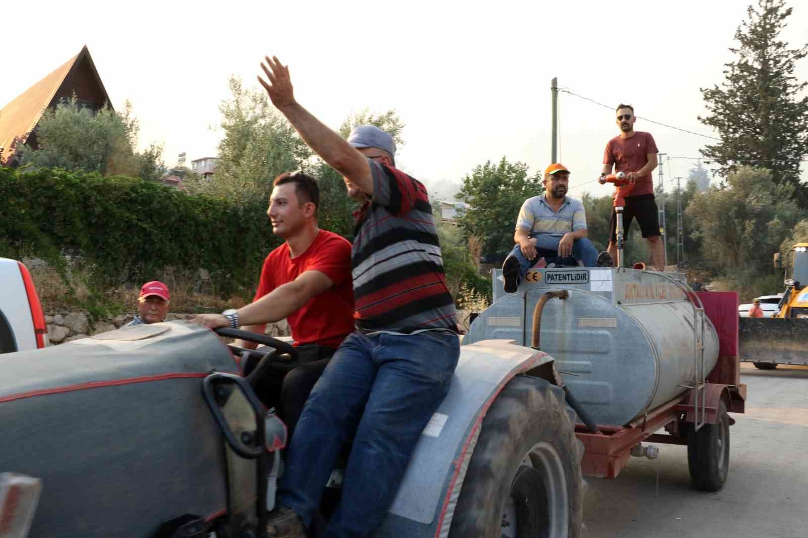 Kumluca’daki orman yangınında 10 ev kullanılamaz hale geldi: Yangına evinde yakalananlar o anları anlattı
