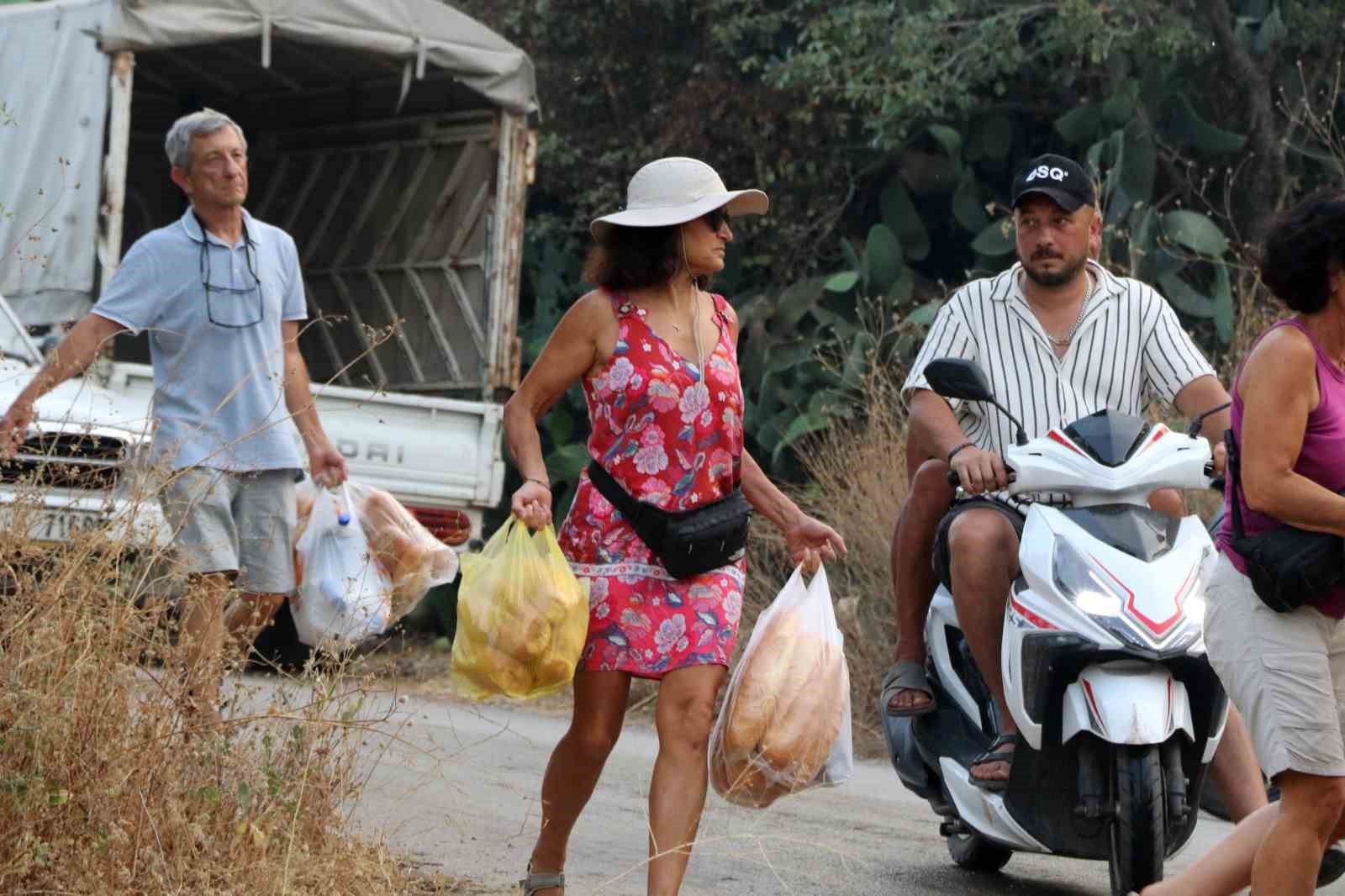 Kumluca’daki orman yangınında 10 ev kullanılamaz hale geldi: Yangına evinde yakalananlar o anları anlattı