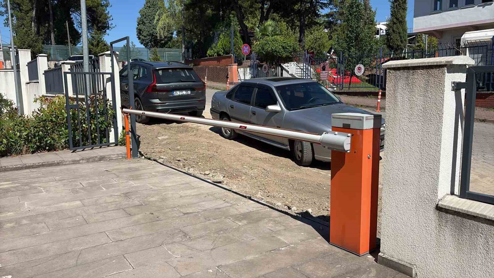 Belediye Başkanının Tapu Müdürlüğünde tartıştıktan sonra gelen kepçeler "planlı çalışma" olarak açıklandı