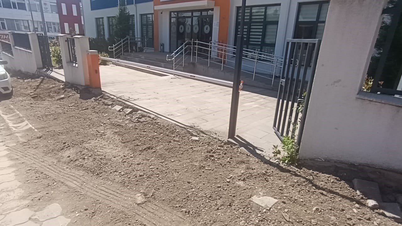 Belediye Başkanının Tapu Müdürlüğünde tartıştıktan sonra gelen kepçeler "planlı çalışma" olarak açıklandı