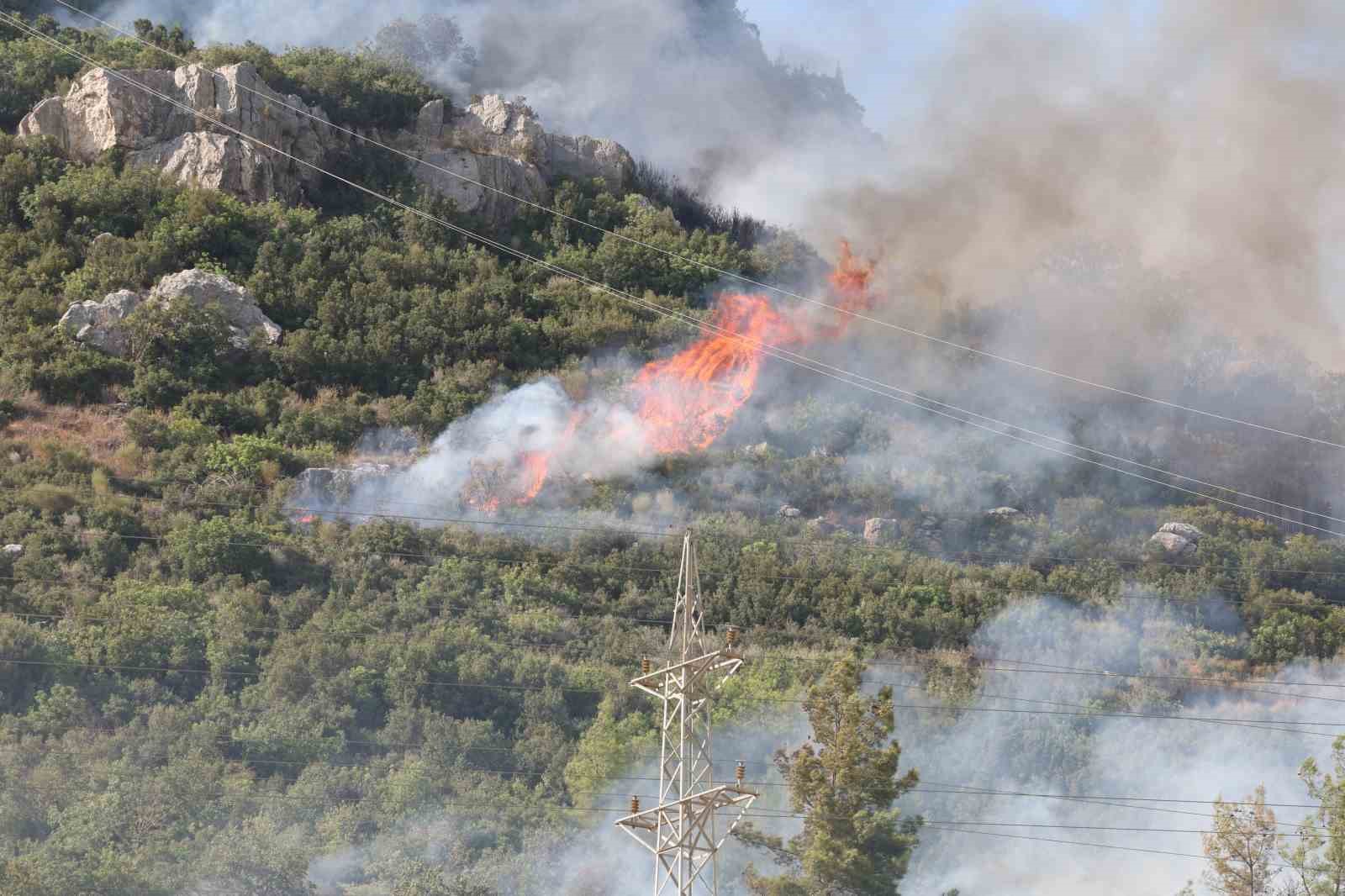 Antalya Büyükşehir ekipleri orman yangınlarını söndürmek için seferber oldu