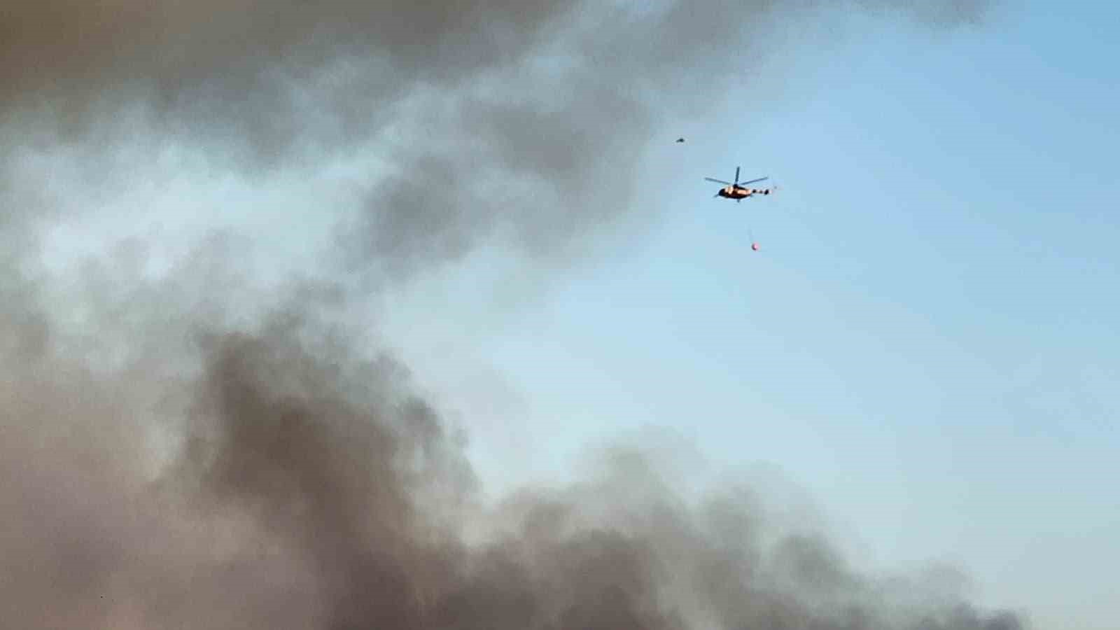 Seydikemer ve Fethiye’deki yangınlarda hava araçları sabahın ilk ışıklarıyla havalandı