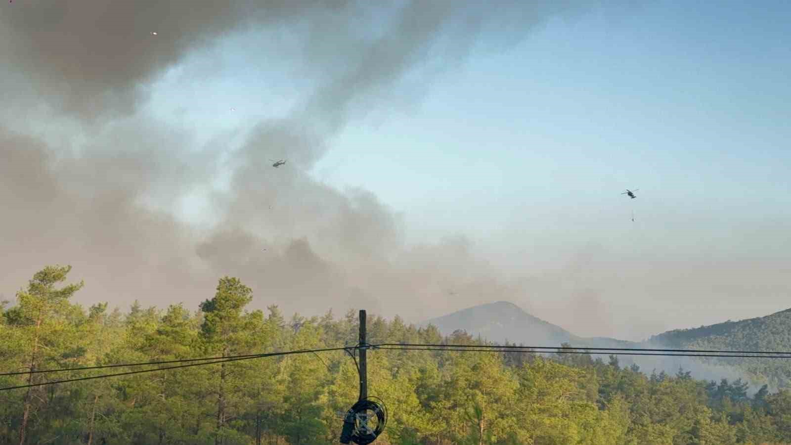 Seydikemer ve Fethiye’deki yangınlarda hava araçları sabahın ilk ışıklarıyla havalandı
