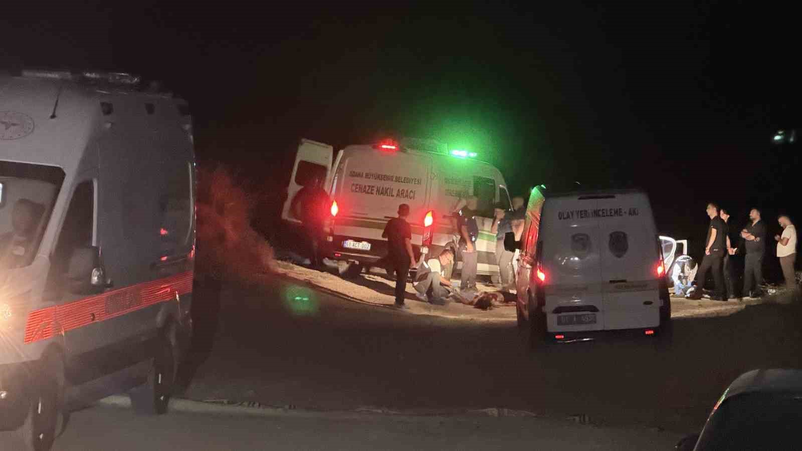 Tartışmaya yardım için yaklaştılar, cinayete kurban gittiler