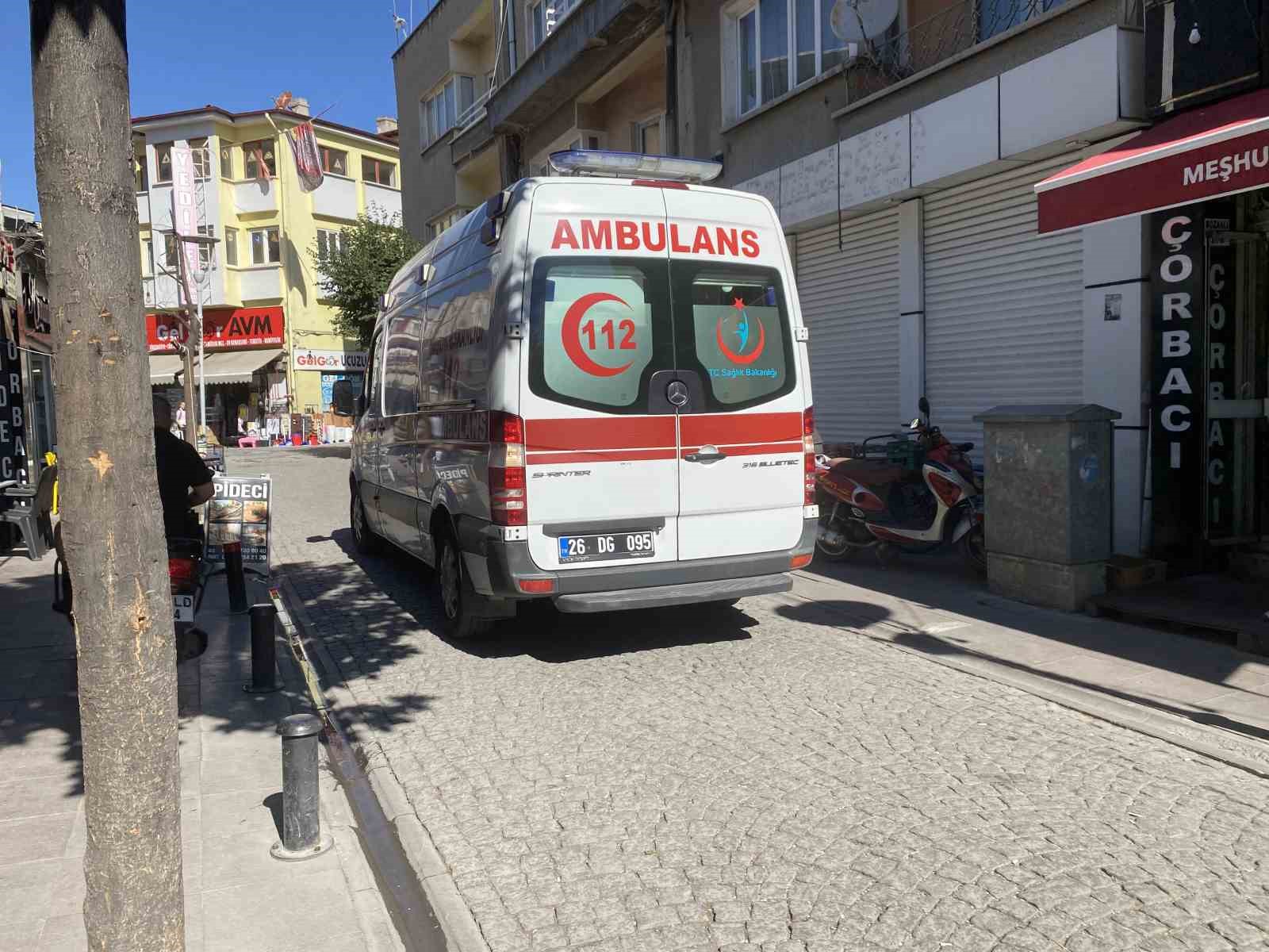 Kaldırımda yürürken hastanelik oldu