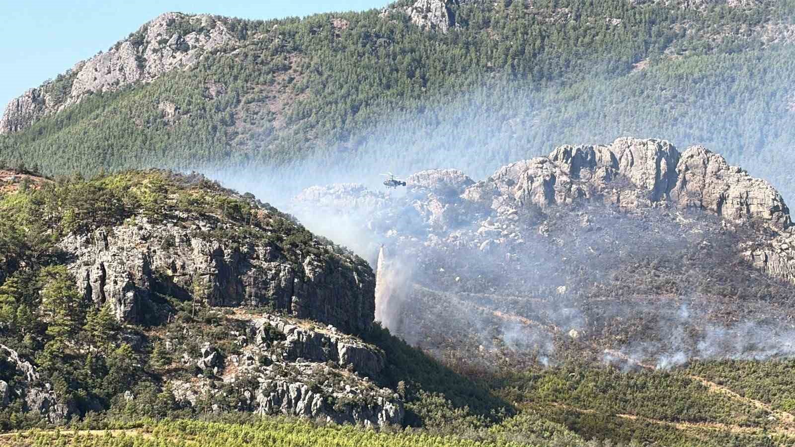 Alanya’da orman yangını sebebiyle 45 ev tedbir amaçlı tahliye edildi