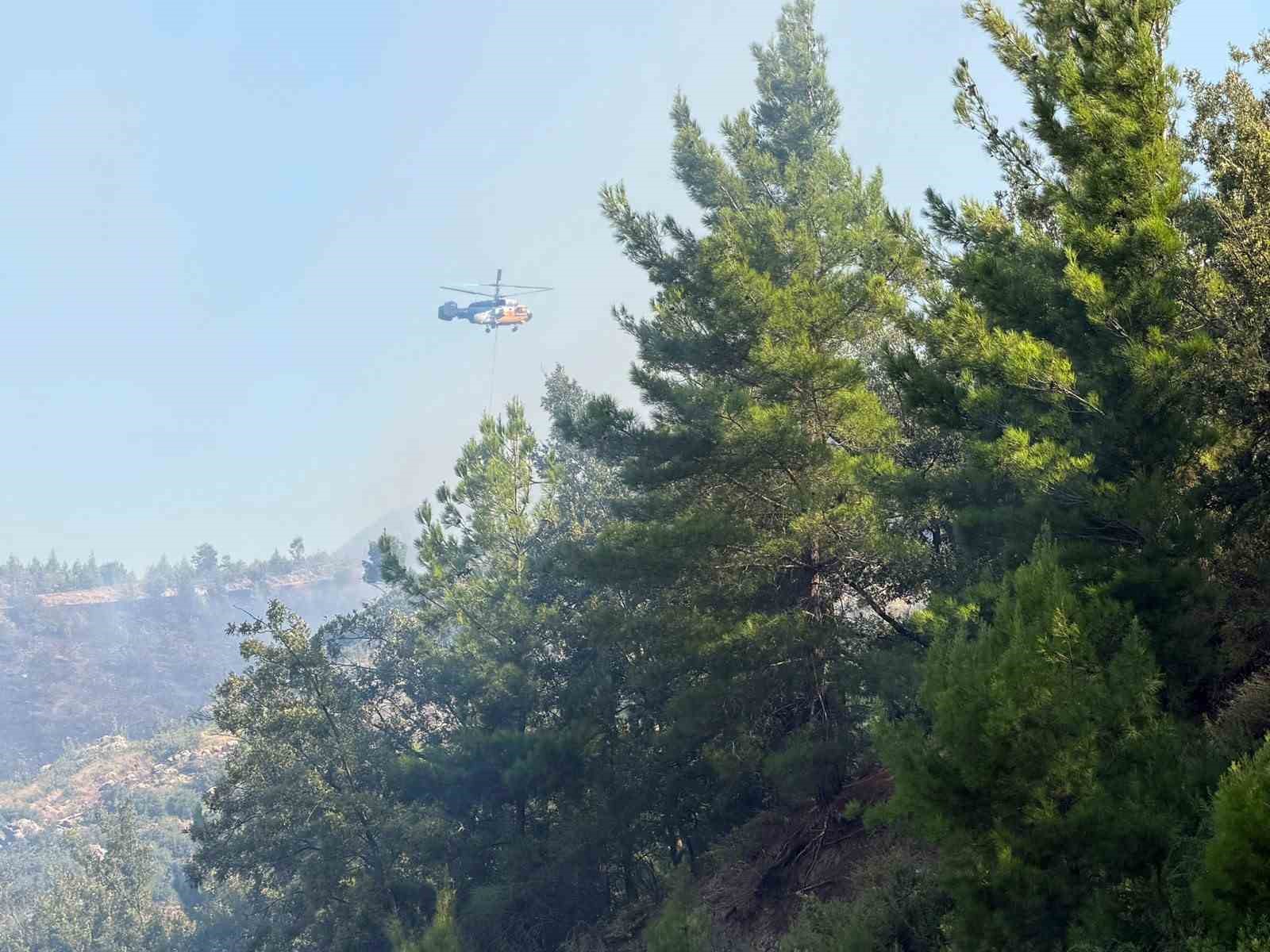 Alanya’da orman yangını sebebiyle 45 ev tedbir amaçlı tahliye edildi