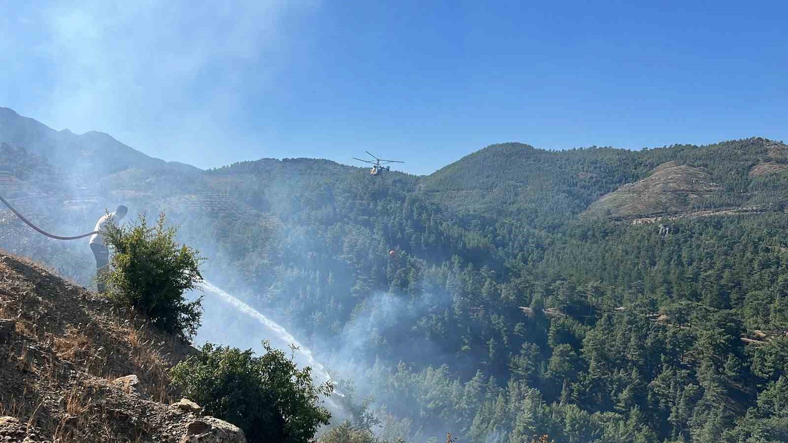 Alanya’da orman yangını sebebiyle 45 ev tedbir amaçlı tahliye edildi