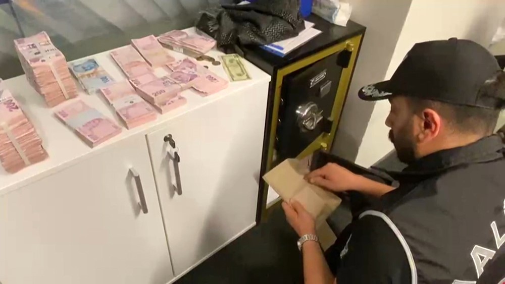 Etimesgut Belediyesine operasyon