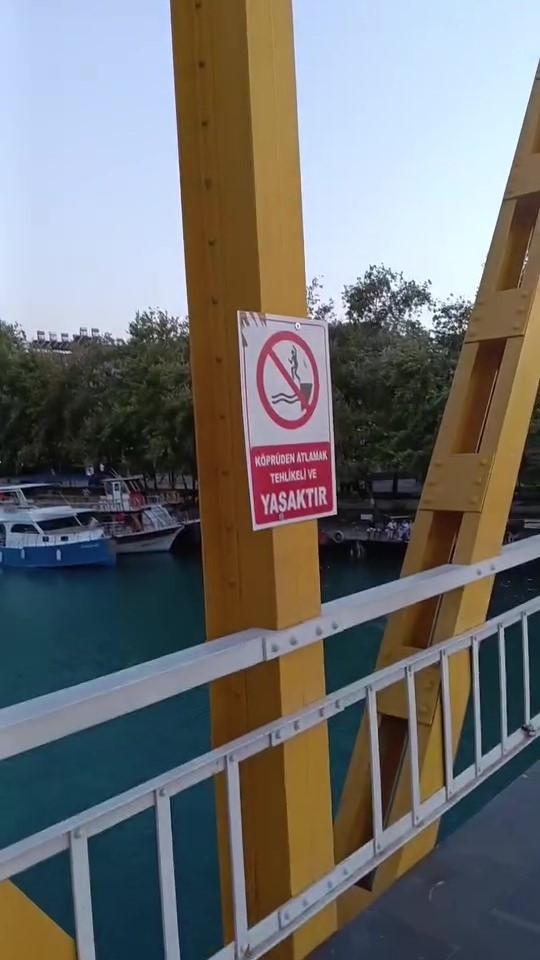 Manavgat’ta 20 metre yükseklikteki köprüden çocukların tehlikeli atlayışı