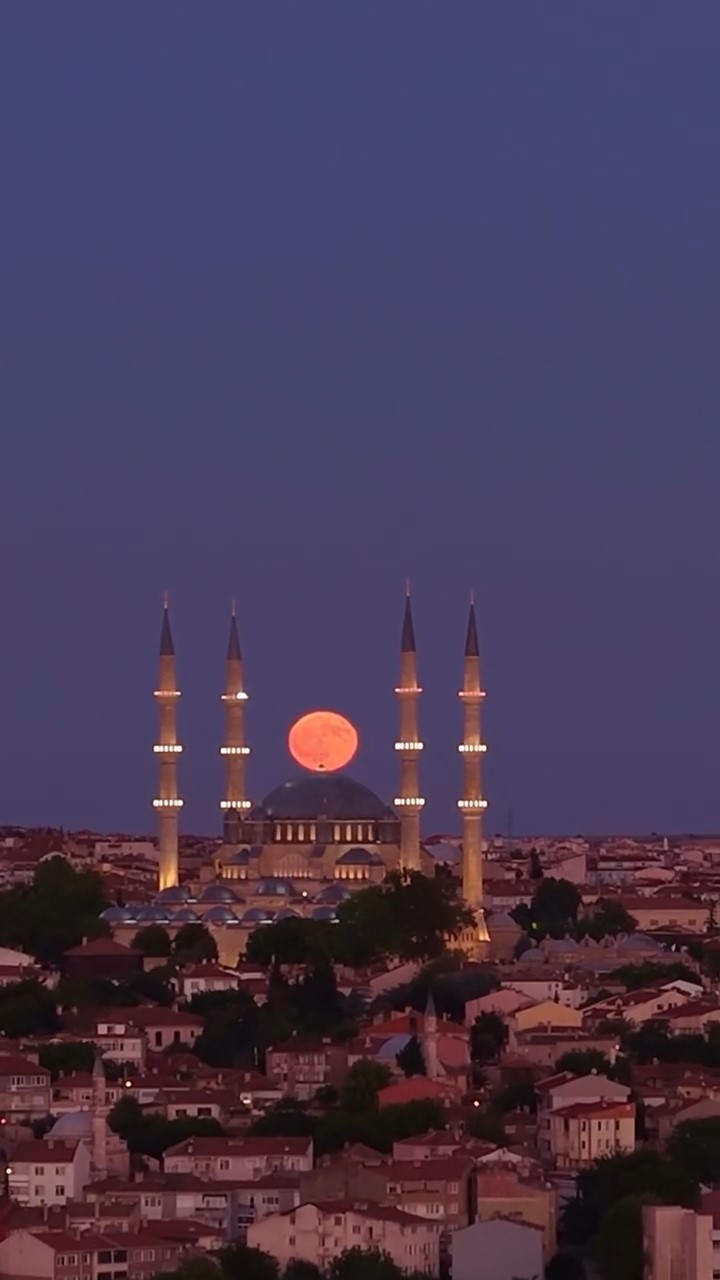Dolunay, Selimiye Camii ile aynı karede