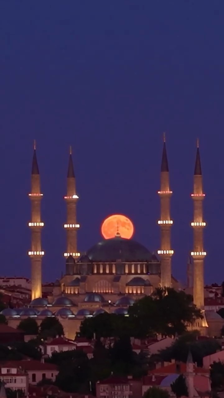 Dolunay, Selimiye Camii ile aynı karede