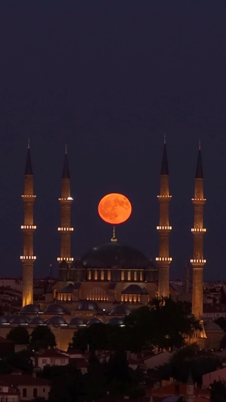 Dolunay, Selimiye Camii ile aynı karede
