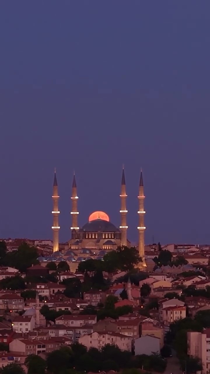 Dolunay, Selimiye Camii ile aynı karede