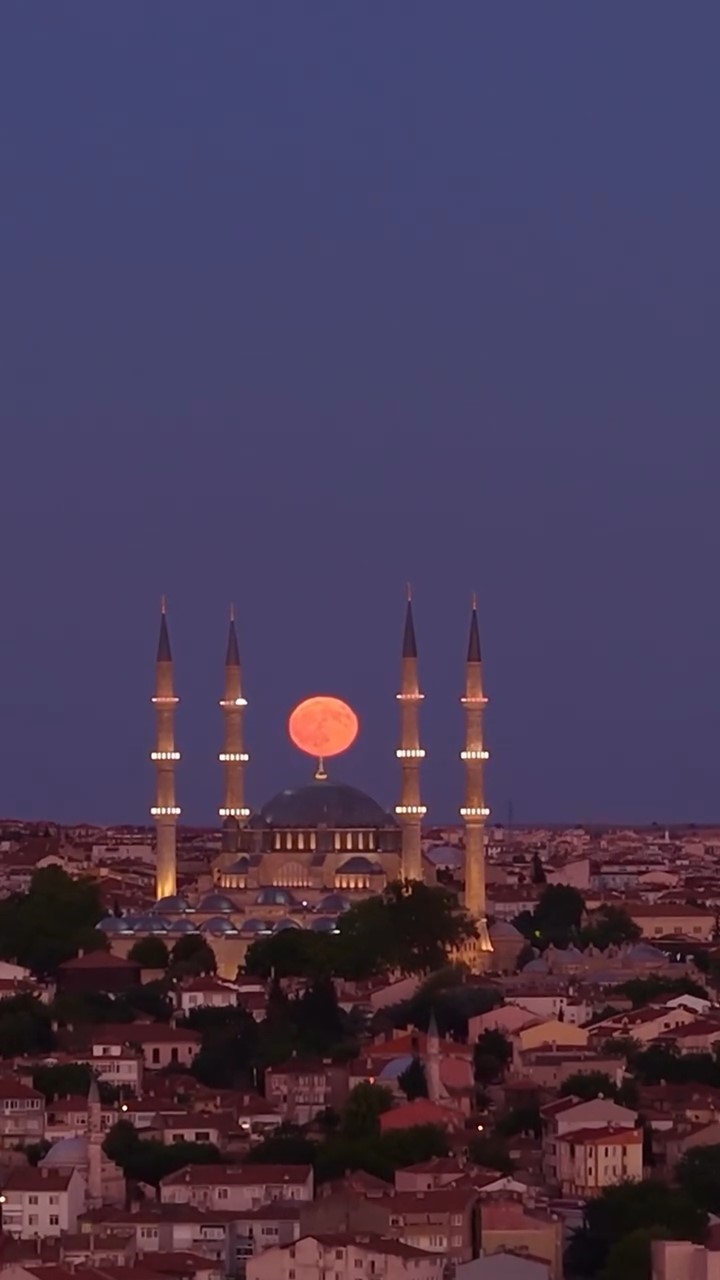 Dolunay, Selimiye Camii ile aynı karede