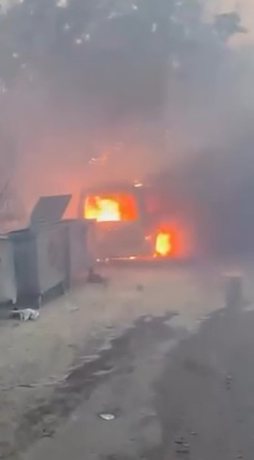 Alanya’da çalılık alanda çıkan yangında bir araç ve ev hasar gördü