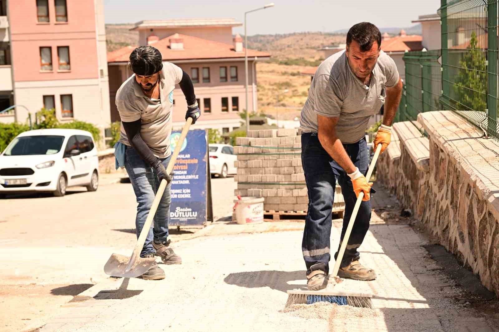 Manisa’nın yeni yerleşim yeri Akgedik’te yollar yenileniyor