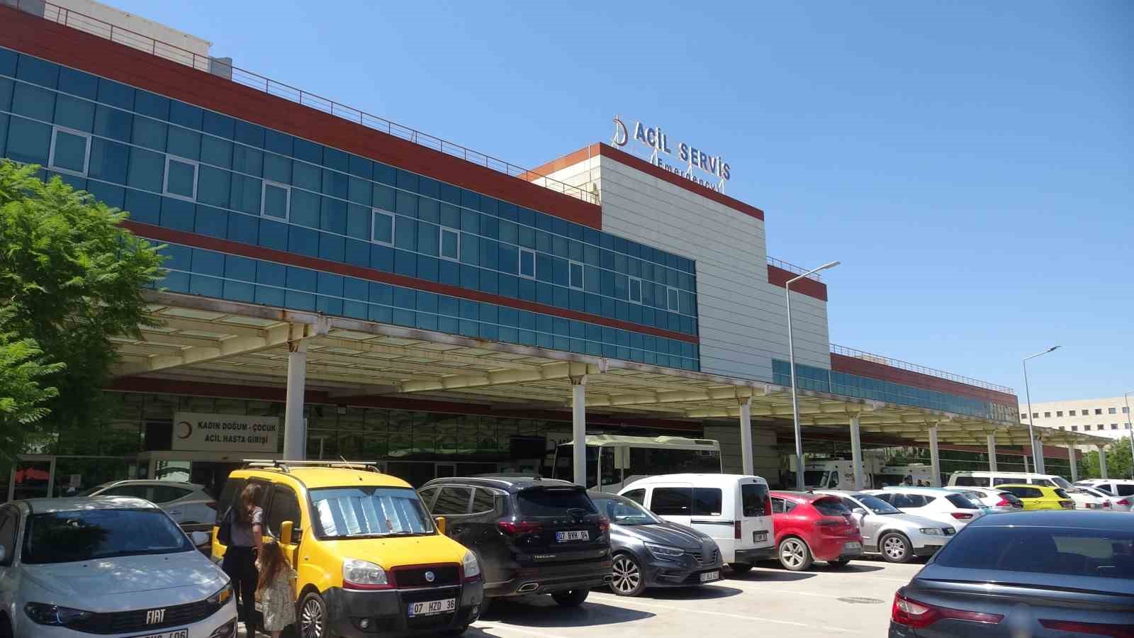Hastane çevresinde yaşayan evsiz şahsın bankta cansız bedeni bulundu