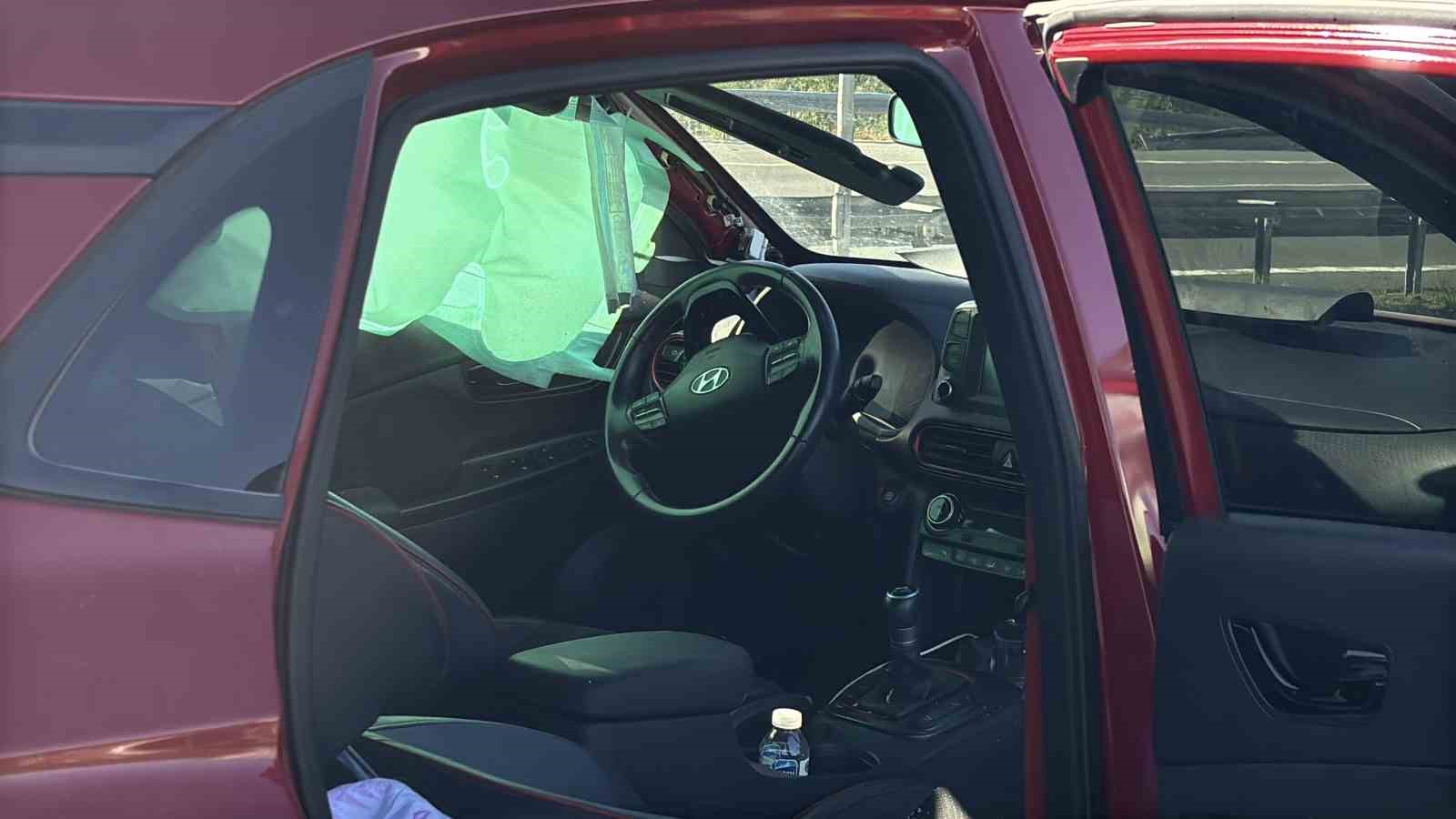 Bolu Dağı Tüneli girişinde otomobil bariyerden bariyere savruldu: 2 yaralı
