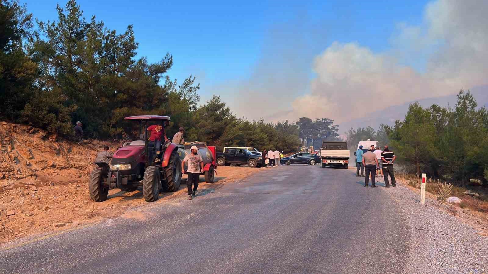 Çine orman yangınına 4 helikopter 2 uçak havadan müdahale ediyor